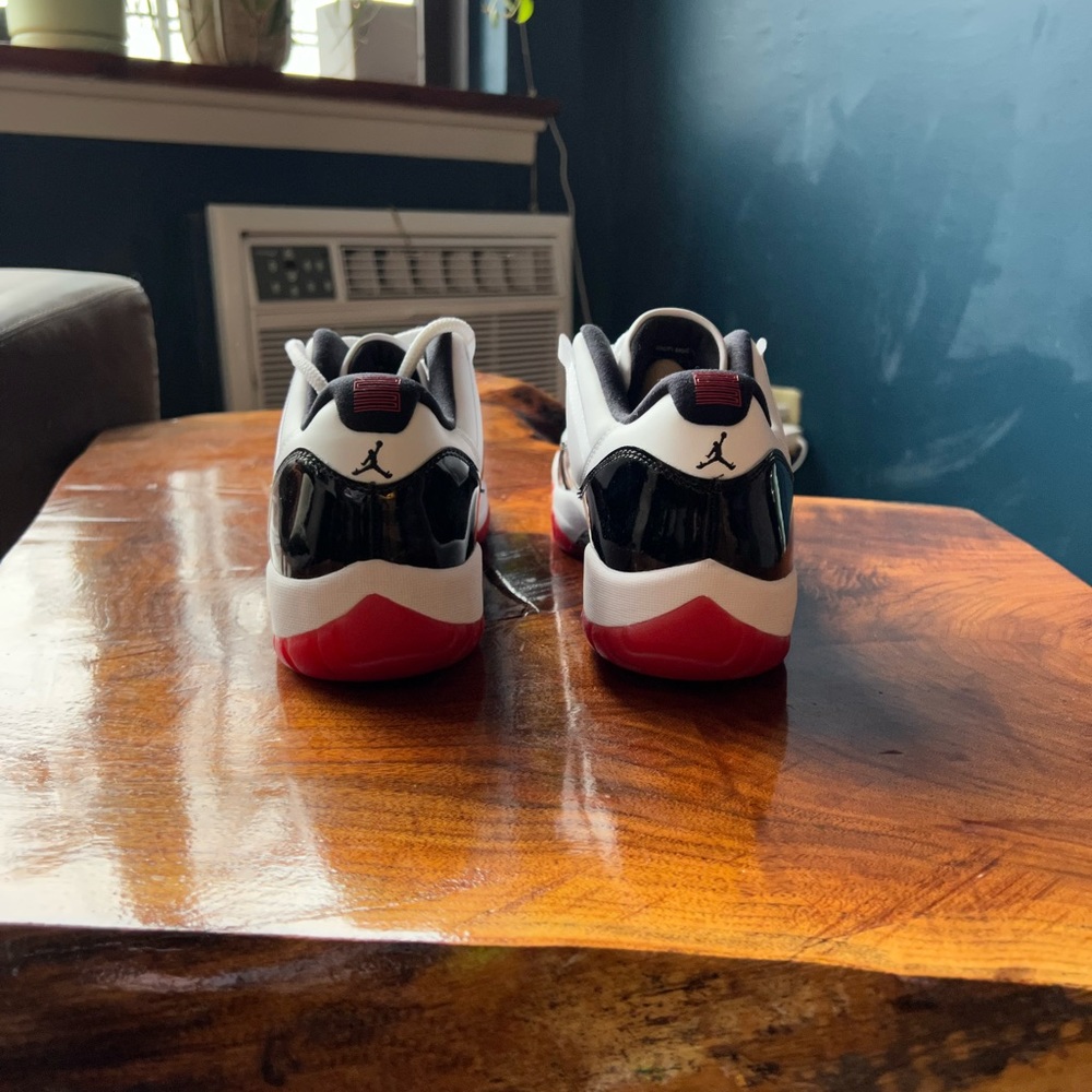 2020
Air Jordan 11 Retro Low 'Concord-Bred' size 13 - Picture 2 of 6